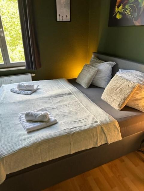 Ferienwohnung "Charlotte" Nahe Der Elbe Mit Kostenlosem Parkplatz Vor Der Tuer Magdeburg Exterior foto